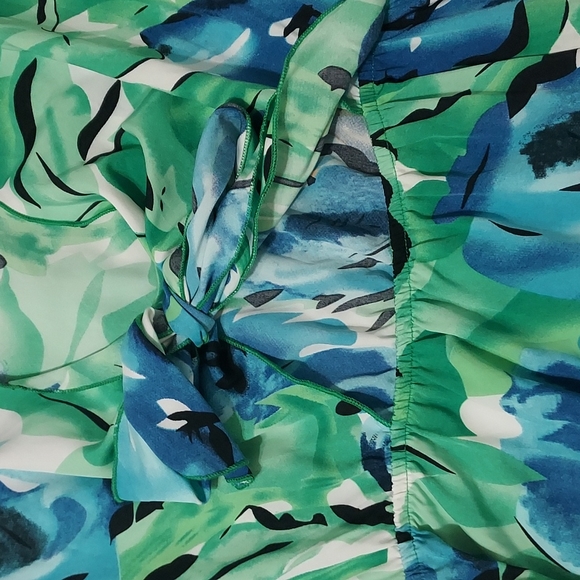 Floral Print Tie Front Dress - Picture 11 of 12